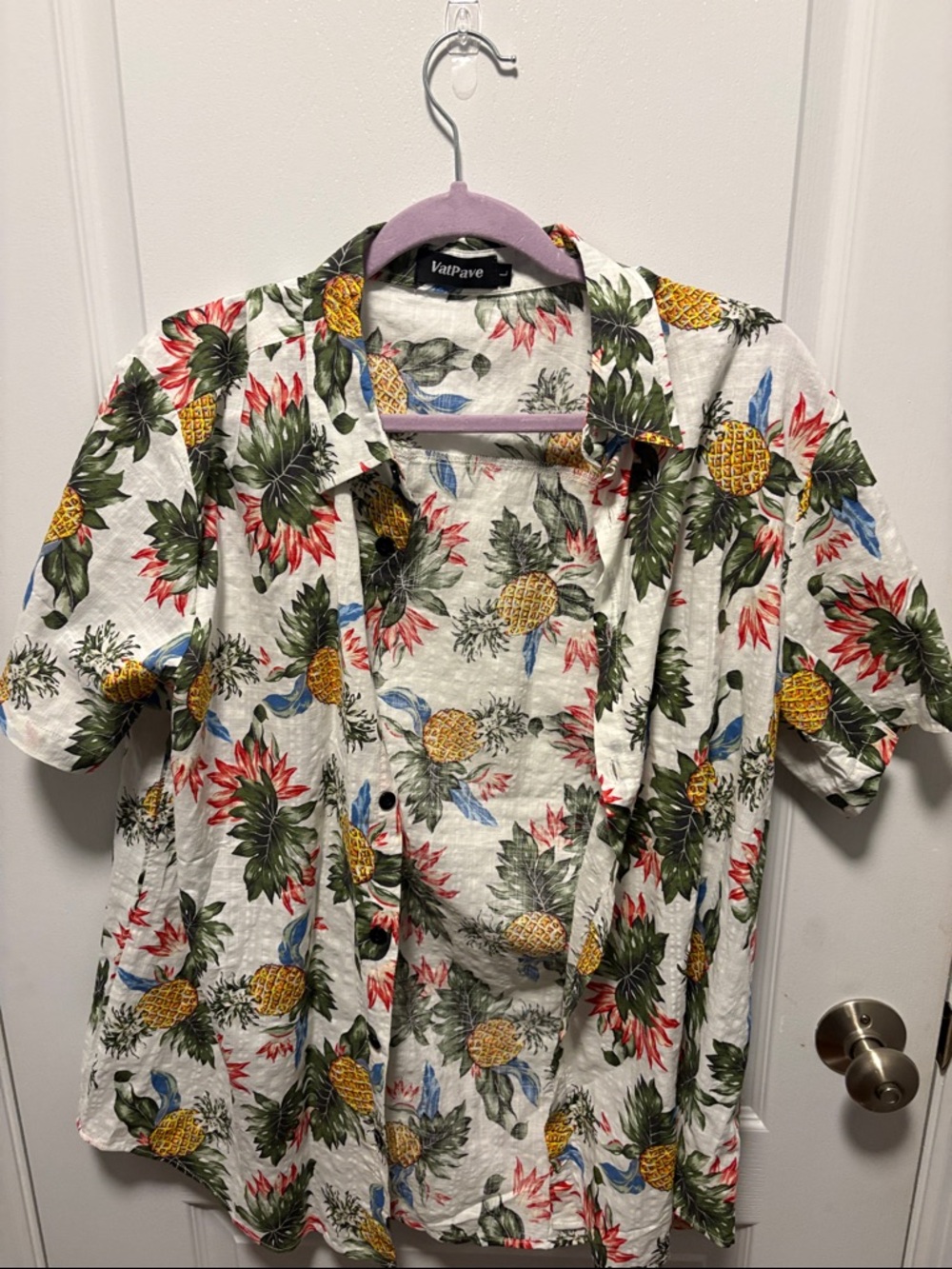 VatPave Men’s White Pineapple Print Short Sleeve Button-Down Shirt